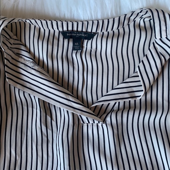 *SOLD**Banana Republic Top - Picture 3 of 6